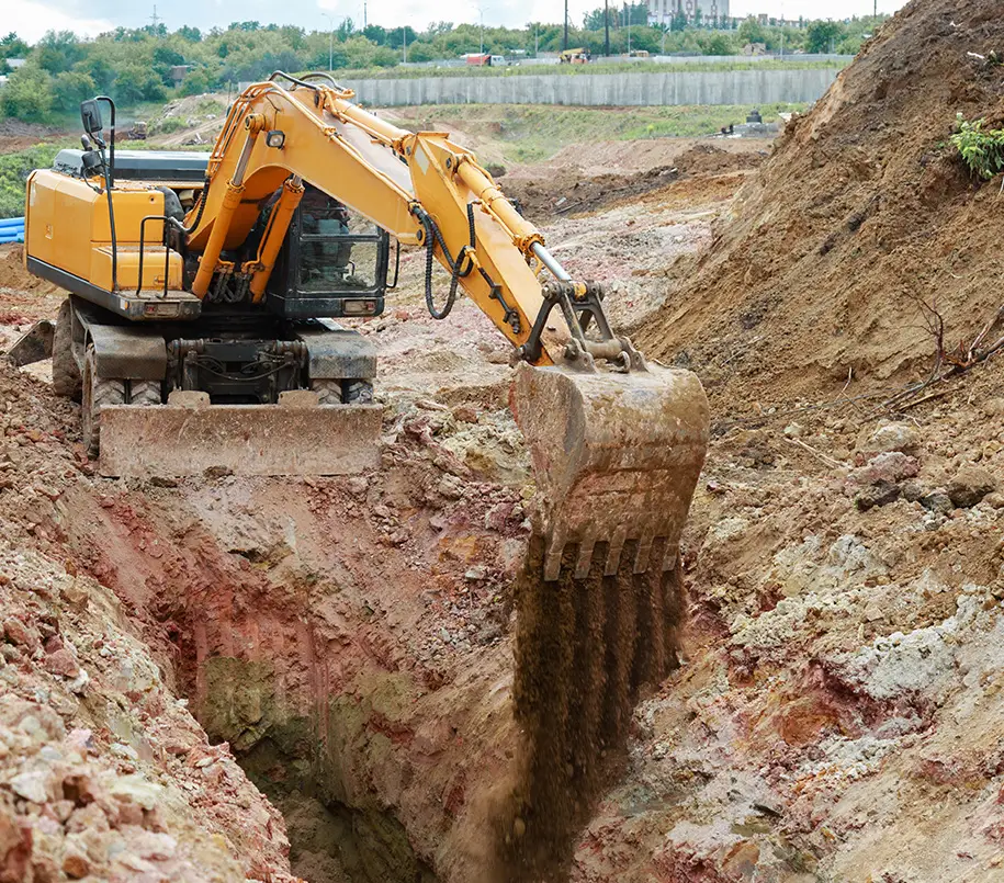 Bagger beim Aushub von Lehmboden