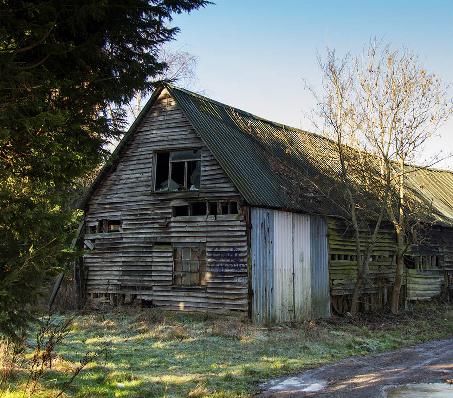 Ein Schuppen wird schnell abgerissen.
