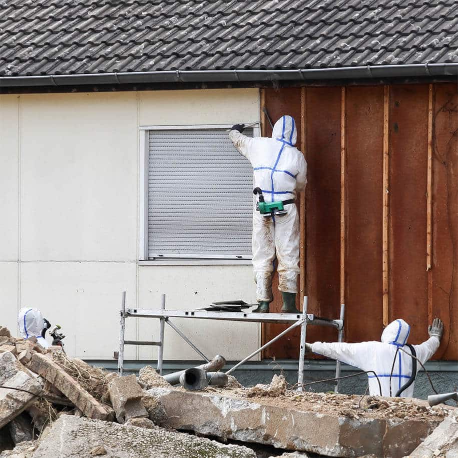 Beschreibung: Diese finden sich in Dämmmaterialien und können beim Abriss freigesetzt werden. Gefahren: Ähnlich wie Asbest können auch künstliche Mineralfasern gesundheitliche Risiken mit sich bringen, wenn sie eingeatmet werden.