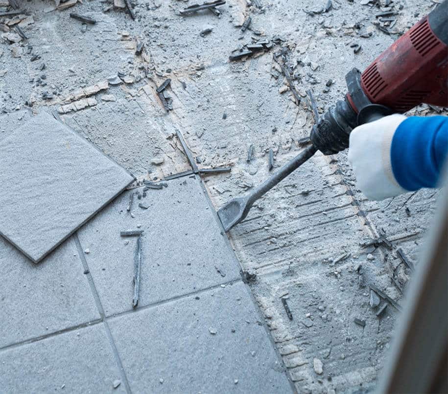 Enternkungen in Berlin. Die Entkernung ist ein Rückbauprozess, bei dem das Innere eines Gebäudes entfernt wird, während die äußere Struktur (Fassade und tragende Wände) erhalten bleibt. Dieser Vorgang wird oft durchgeführt, um ein Gebäude für eine Renovierung, Sanierung oder Umnutzung vorzubereiten. Hier sind die wichtigsten Aspekte der Entkernung: